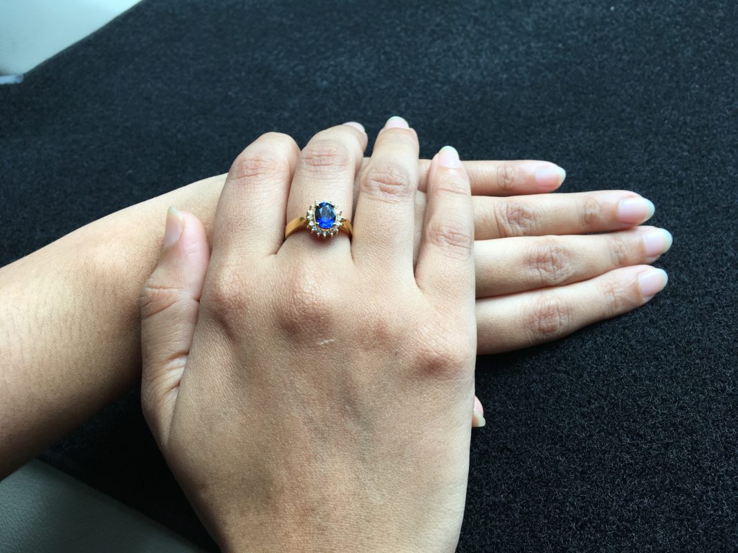 blue sapphire yellow gold ring